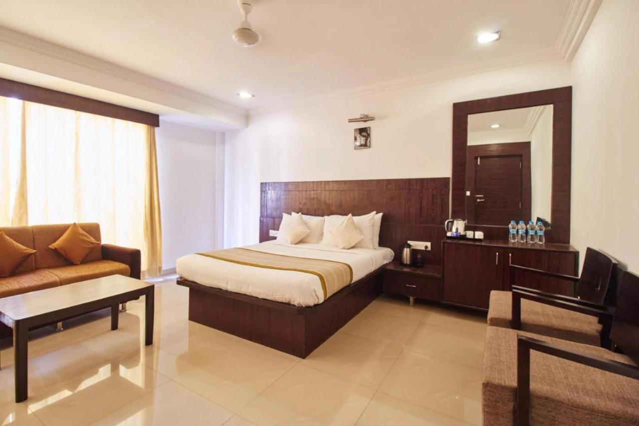 Hotel Shirdi Sai Wada Exterior photo
