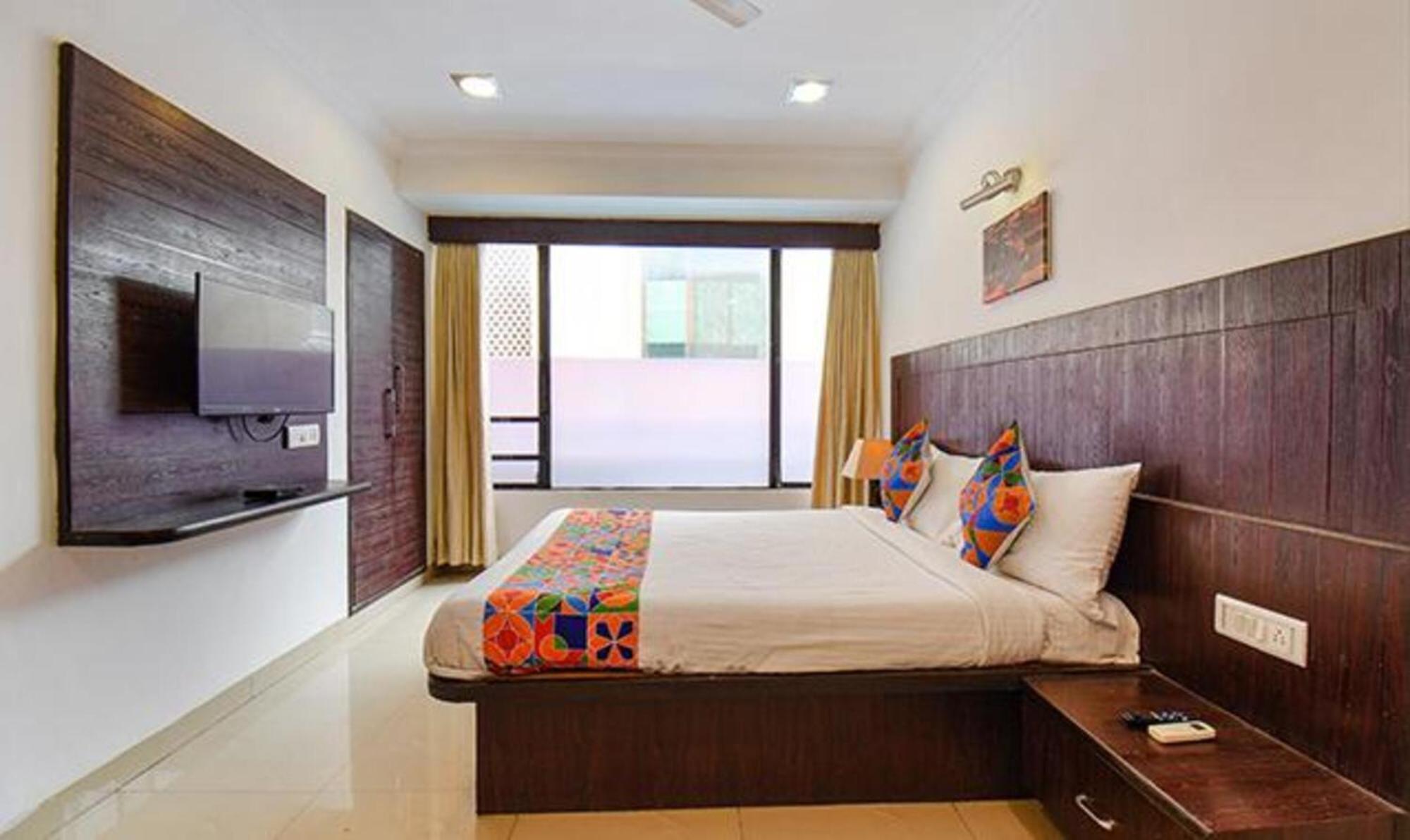 Hotel Shirdi Sai Wada Exterior photo