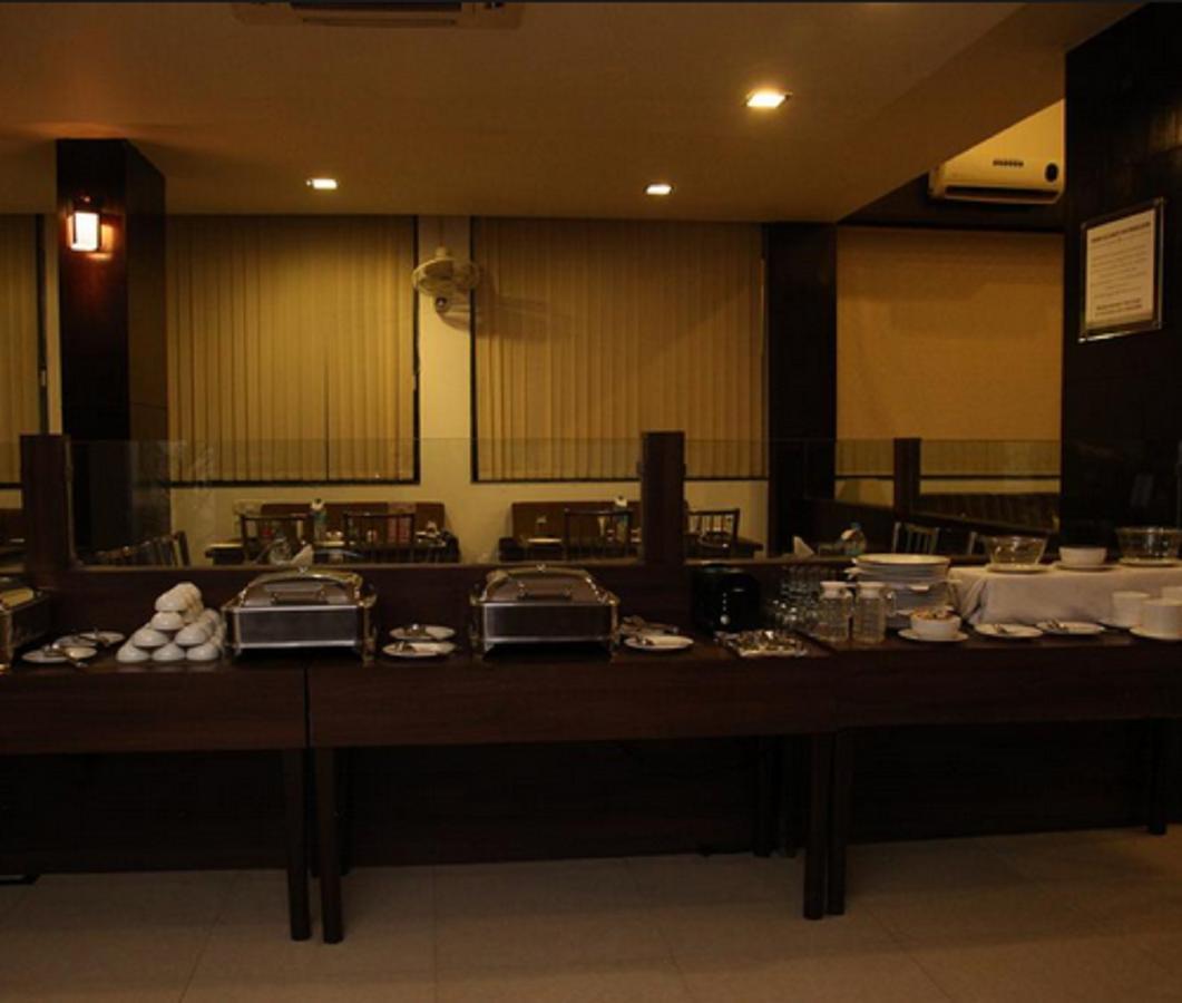 Hotel Shirdi Sai Wada Exterior photo