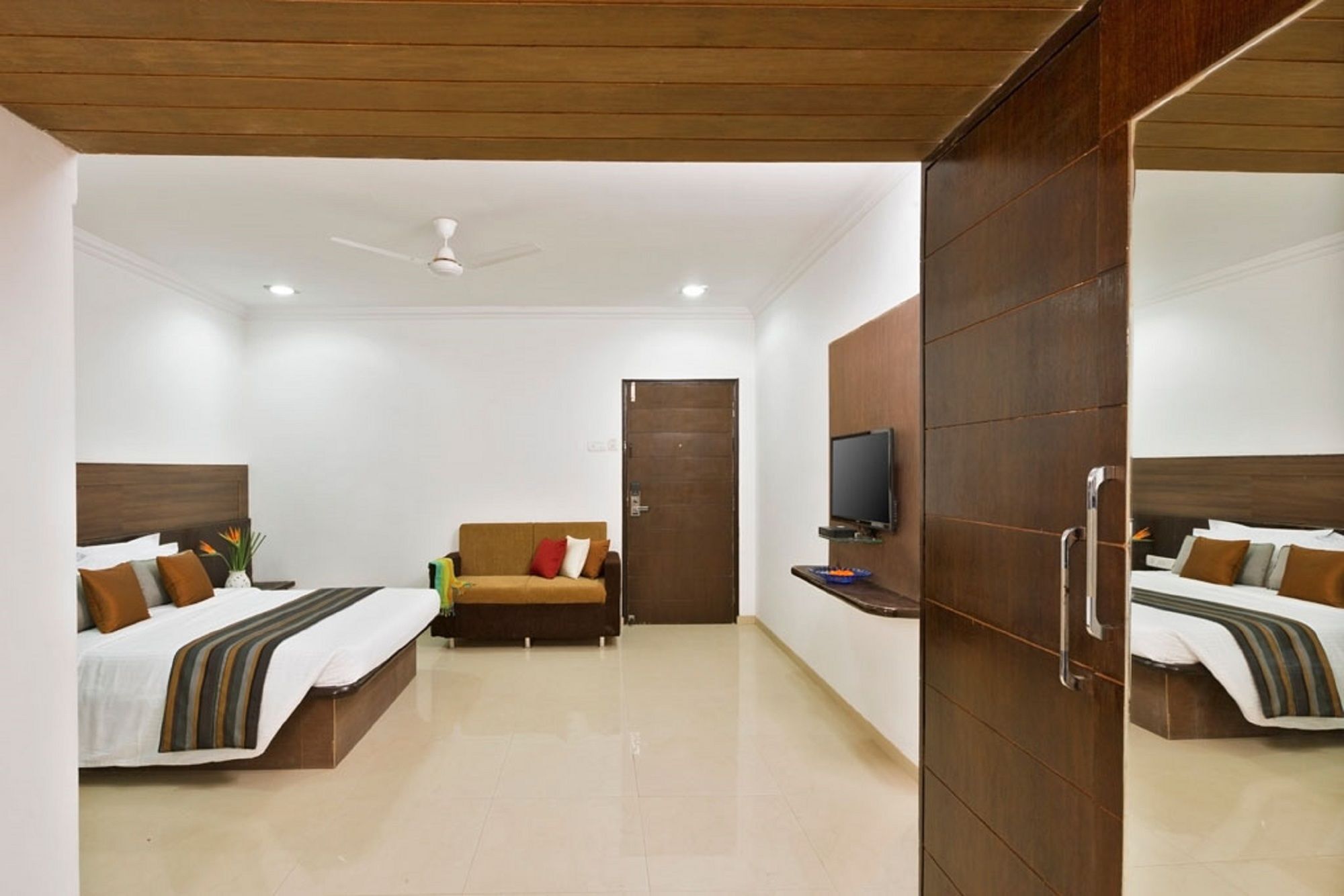 Hotel Shirdi Sai Wada Exterior photo